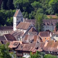 Vue aérienne de la collégiale de Saint-Ursanne